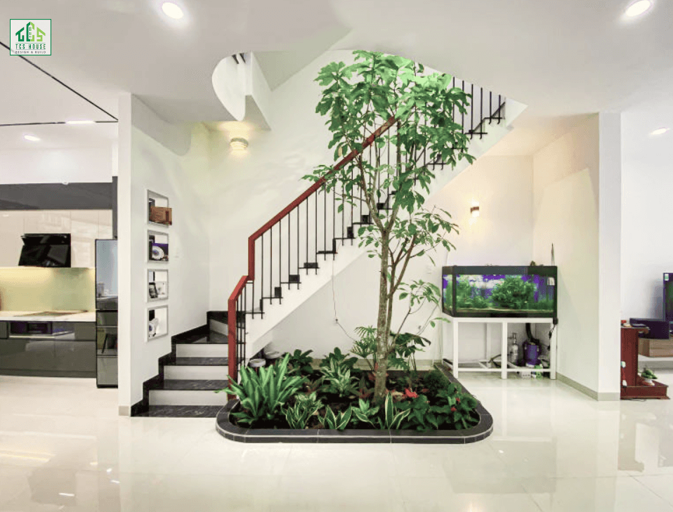 Mẫu cầu thang nổi bật giữa nhà